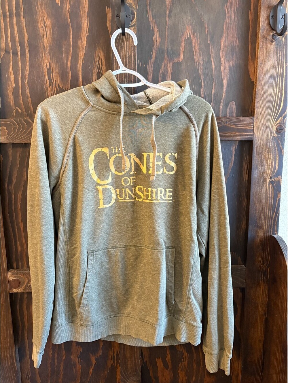 32 HEAT Lords of Dunshire Hoodie Sweatshirt Green Gold Font Parks & Rec Size M